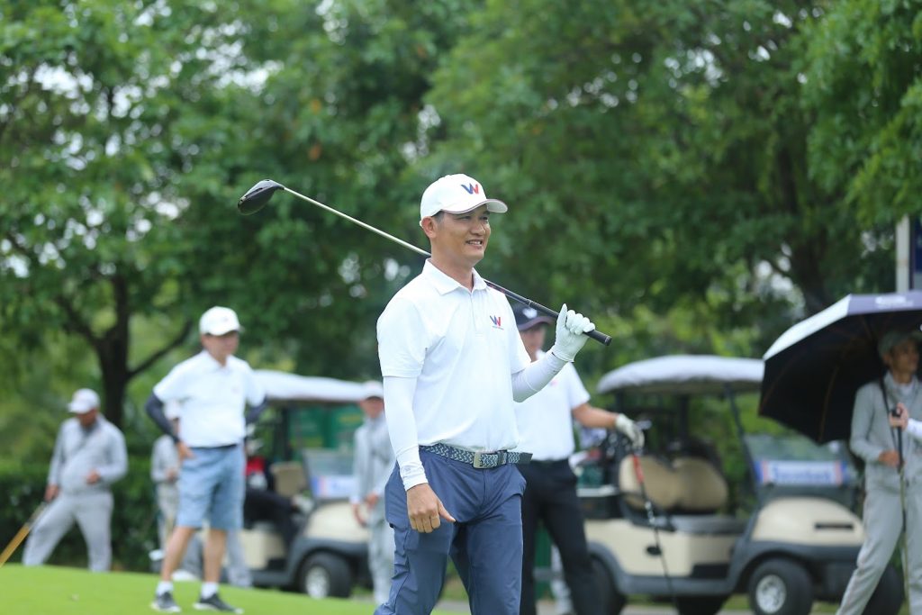 Găng tay chống nắng hay Ống tay chống nắng là Phụ Kiện Golf Không Thể Thiếu Với Mọi Golfer