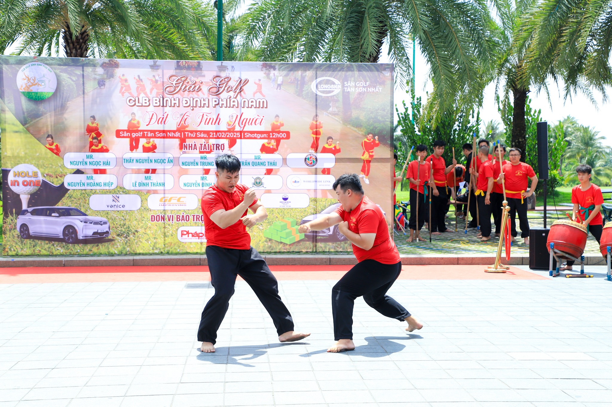 hình ảnh các khách mời tham dự giải golf đất võ tình người do Vanice Golf tham gia đồng tài trợ