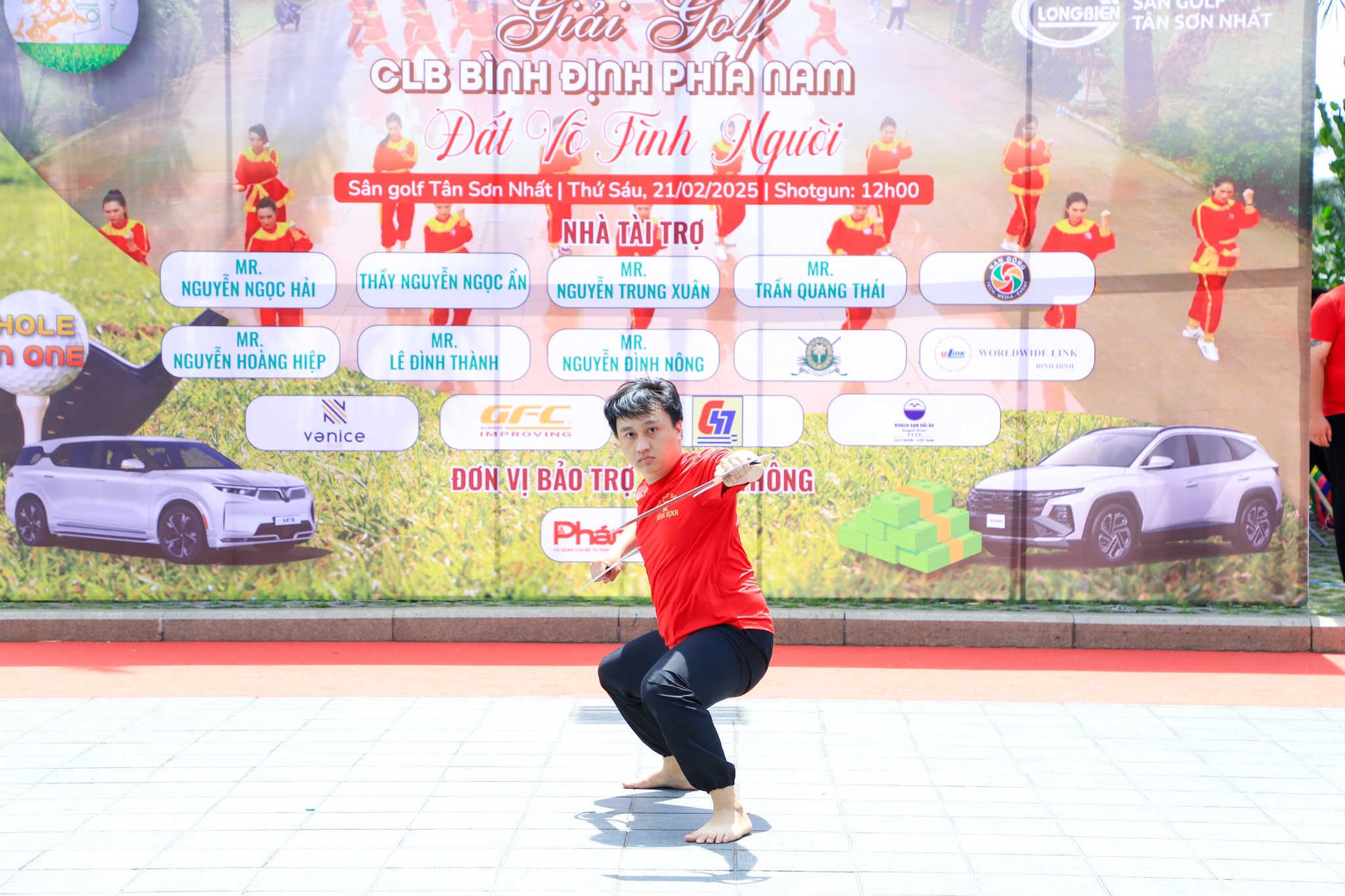 hình ảnh các khách mời tham dự giải golf đất võ tình người do Vanice Golf tham gia đồng tài trợ