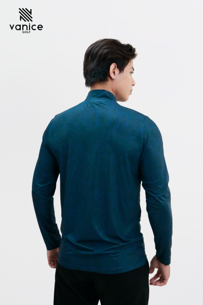 Gợi ý phối áo golf nam cổ lọ Vanice với trang phục thể thao khi chơi golf.